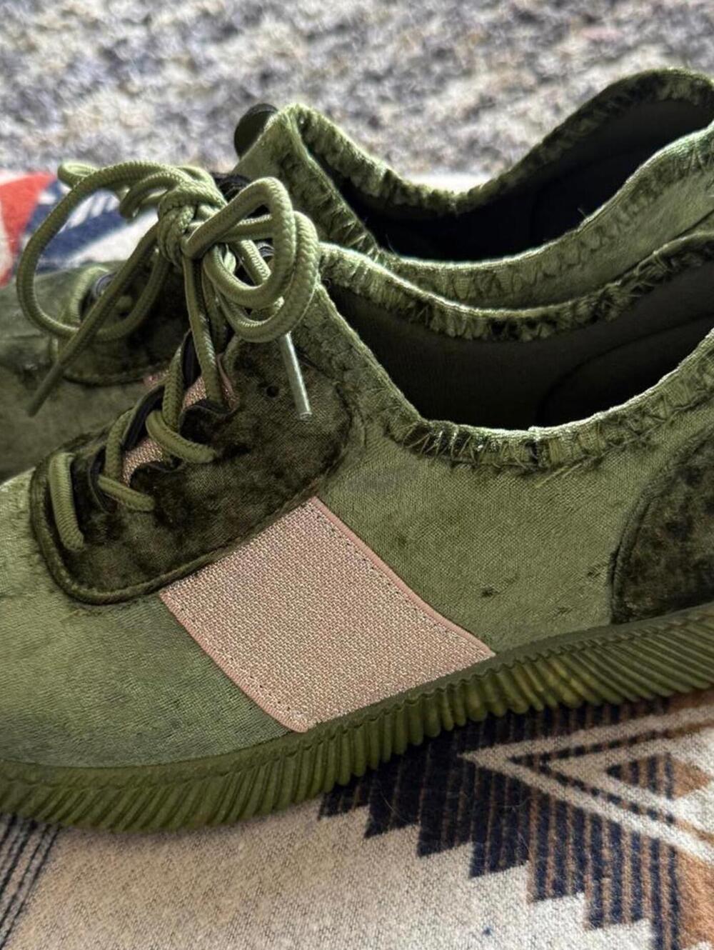 Bamboo Crushed Velvet Rose Gold Stripe Sneakers Green Women’s Size 7 Shoes